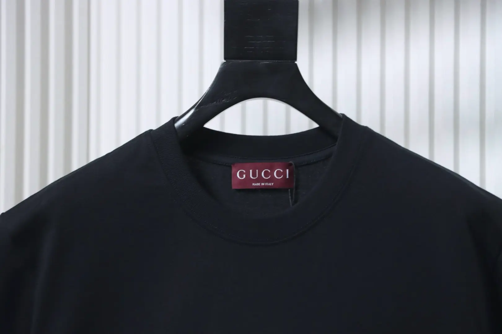 Kurzärmeliges T-Shirt mit gesticktem Doppel-G-Schriftzug auf der Brust – Bild 3