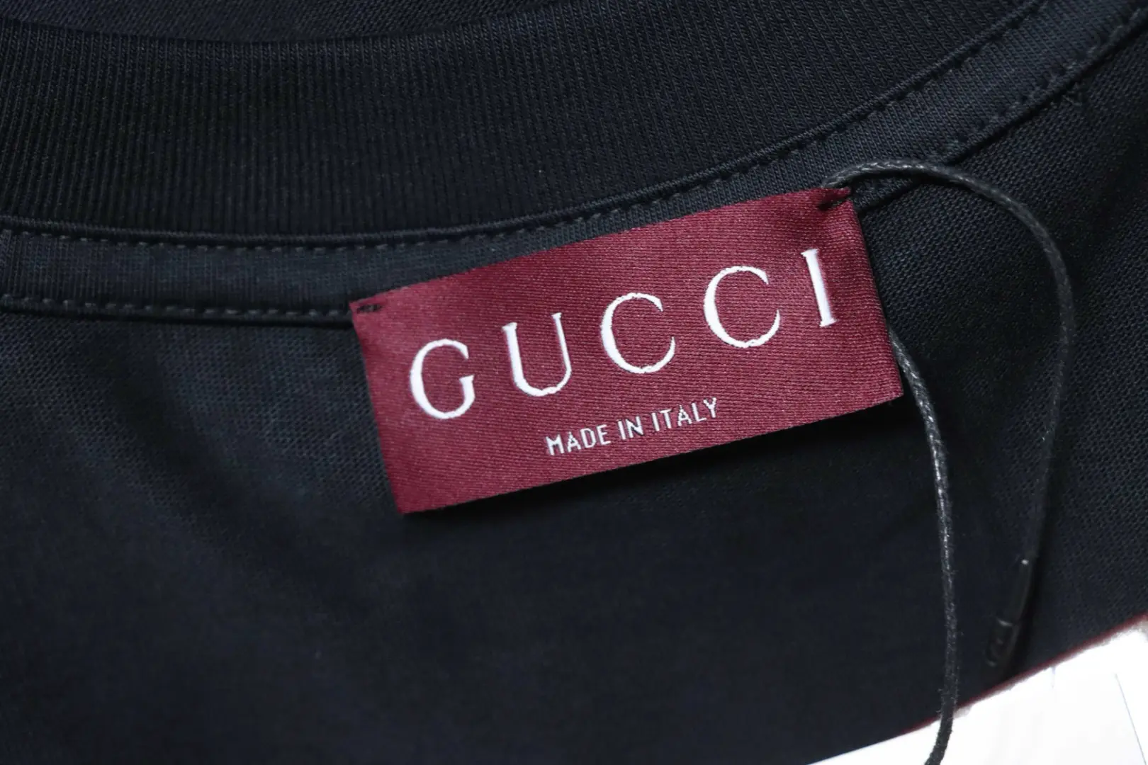 Kurzärmeliges T-Shirt mit gesticktem Doppel-G-Schriftzug auf der Brust – Bild 8