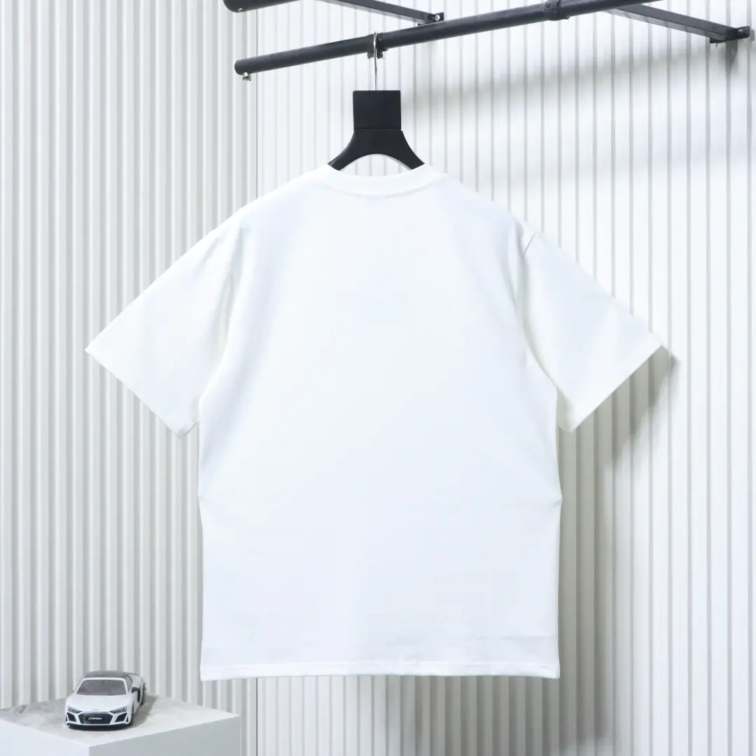 Kurzärmeliges T-Shirt mit karierter Kriegspferde-Applikation am Saum – Bild 2