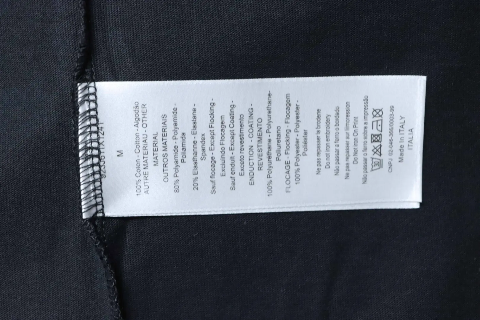 Kurzärmeliges T-Shirt mit quadratischem Logo auf der Brust – Bild 10