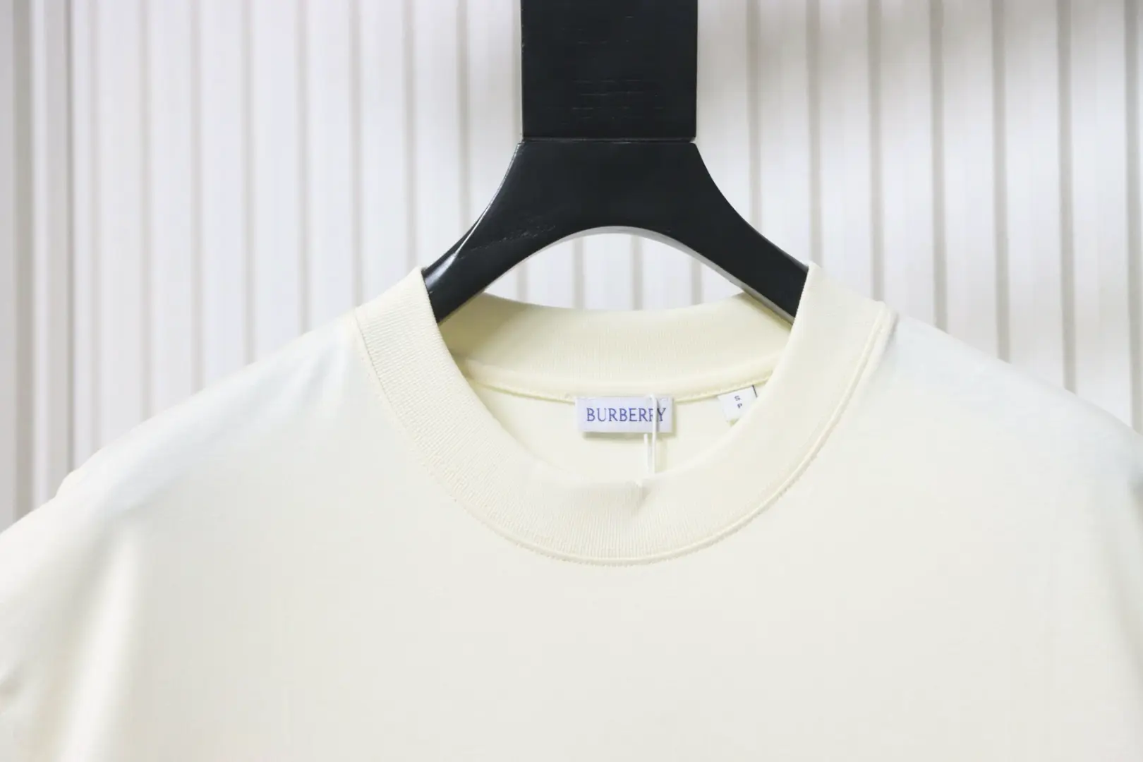 Kurzarm-T-Shirt im Retro-Stil mit Logo-Flockdruck zum Sammeln – Bild 5