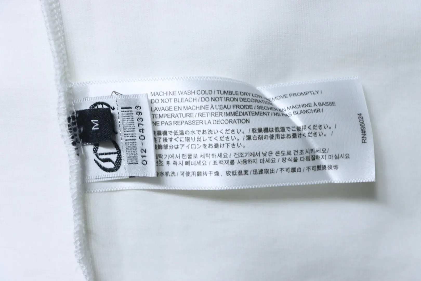 Kurzarm-T-Shirt in Hufeisenform – Bild 12