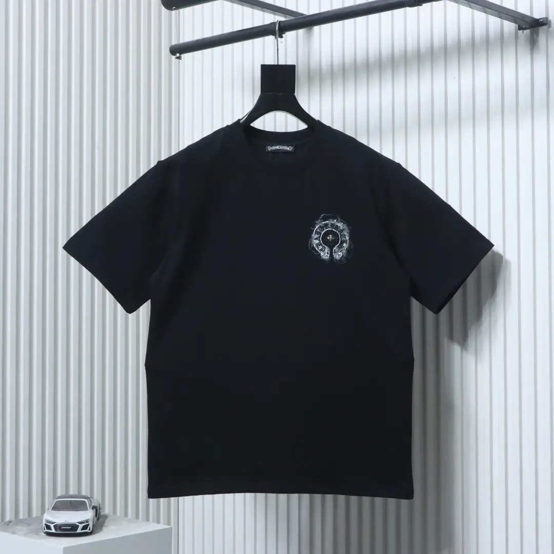 Kurzarm-T-Shirt in Hufeisenform – Bild 2