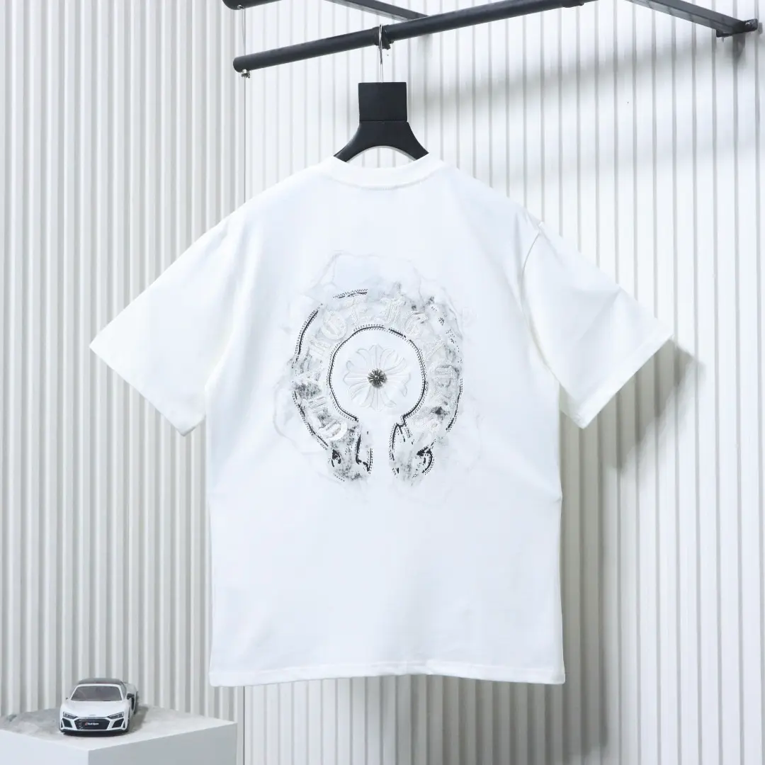 Kurzarm-T-Shirt in Hufeisenform – Bild 3