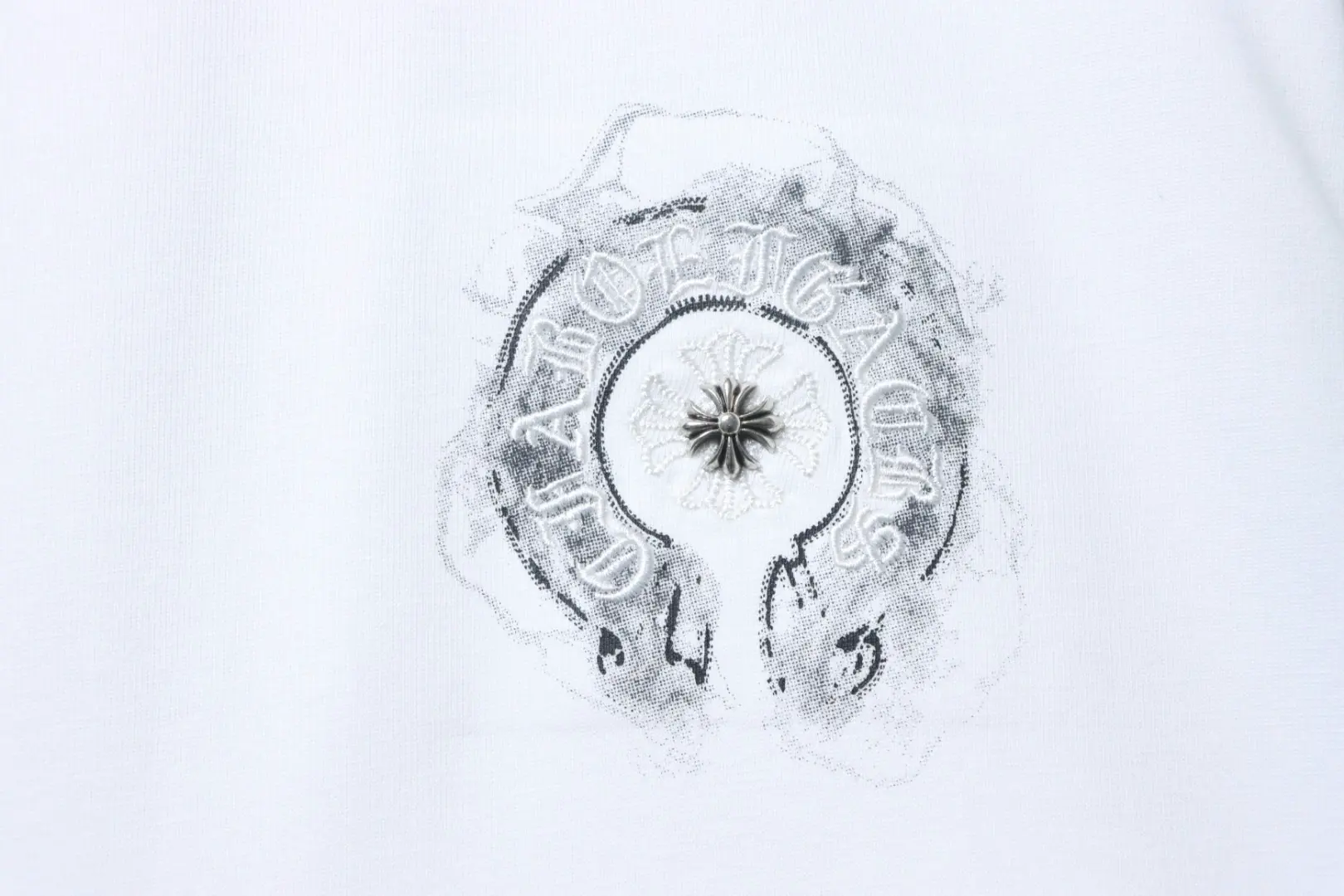 Kurzarm-T-Shirt in Hufeisenform – Bild 7