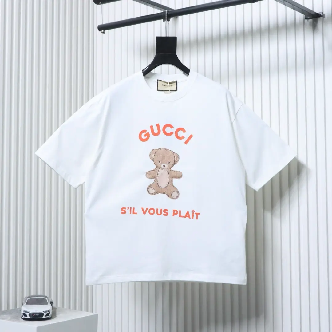 Kurzarm-T-Shirt mit Bärenstickerei im Patchwork-Stil
