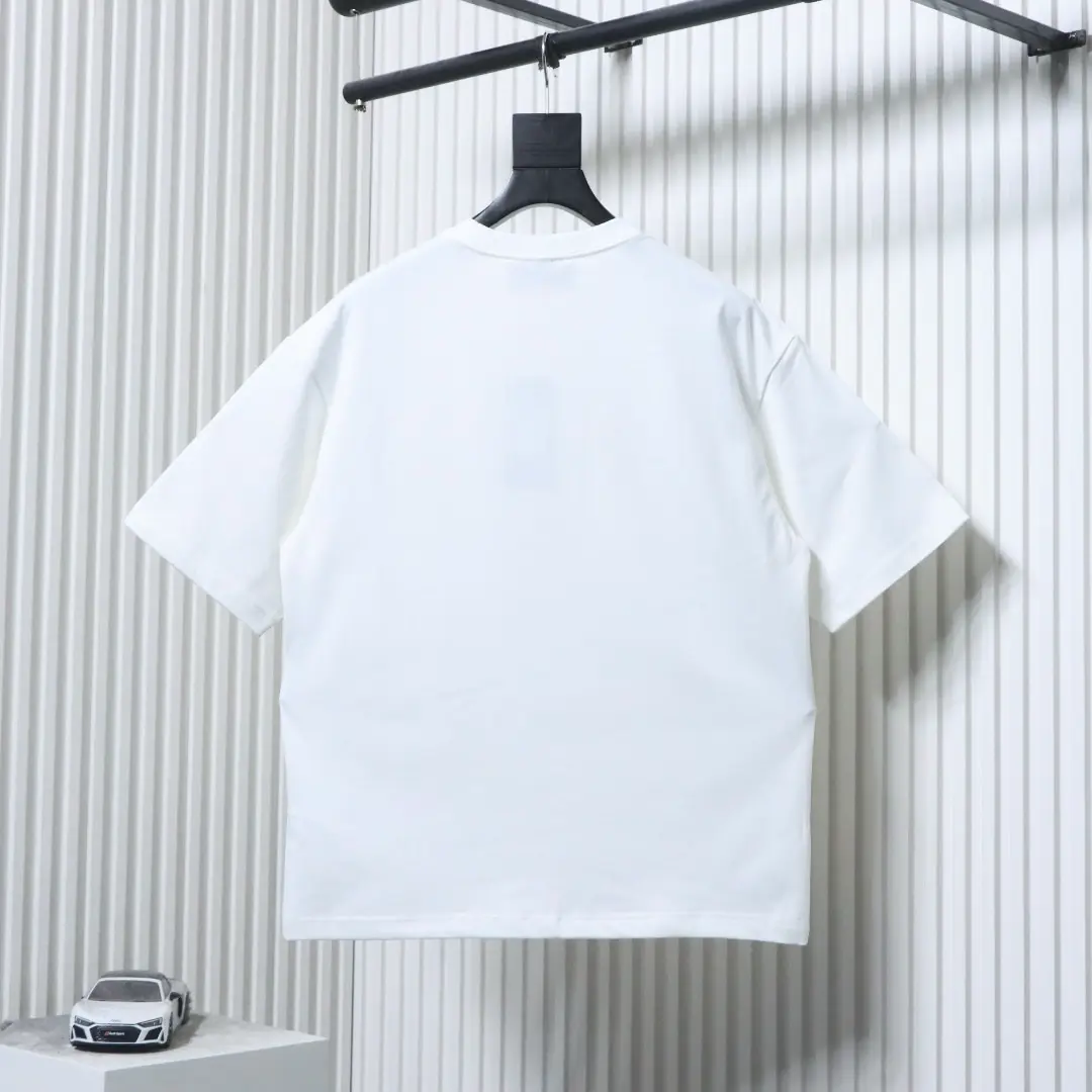 Kurzarm-T-Shirt mit Bärenstickerei im Patchwork-Stil – Bild 2