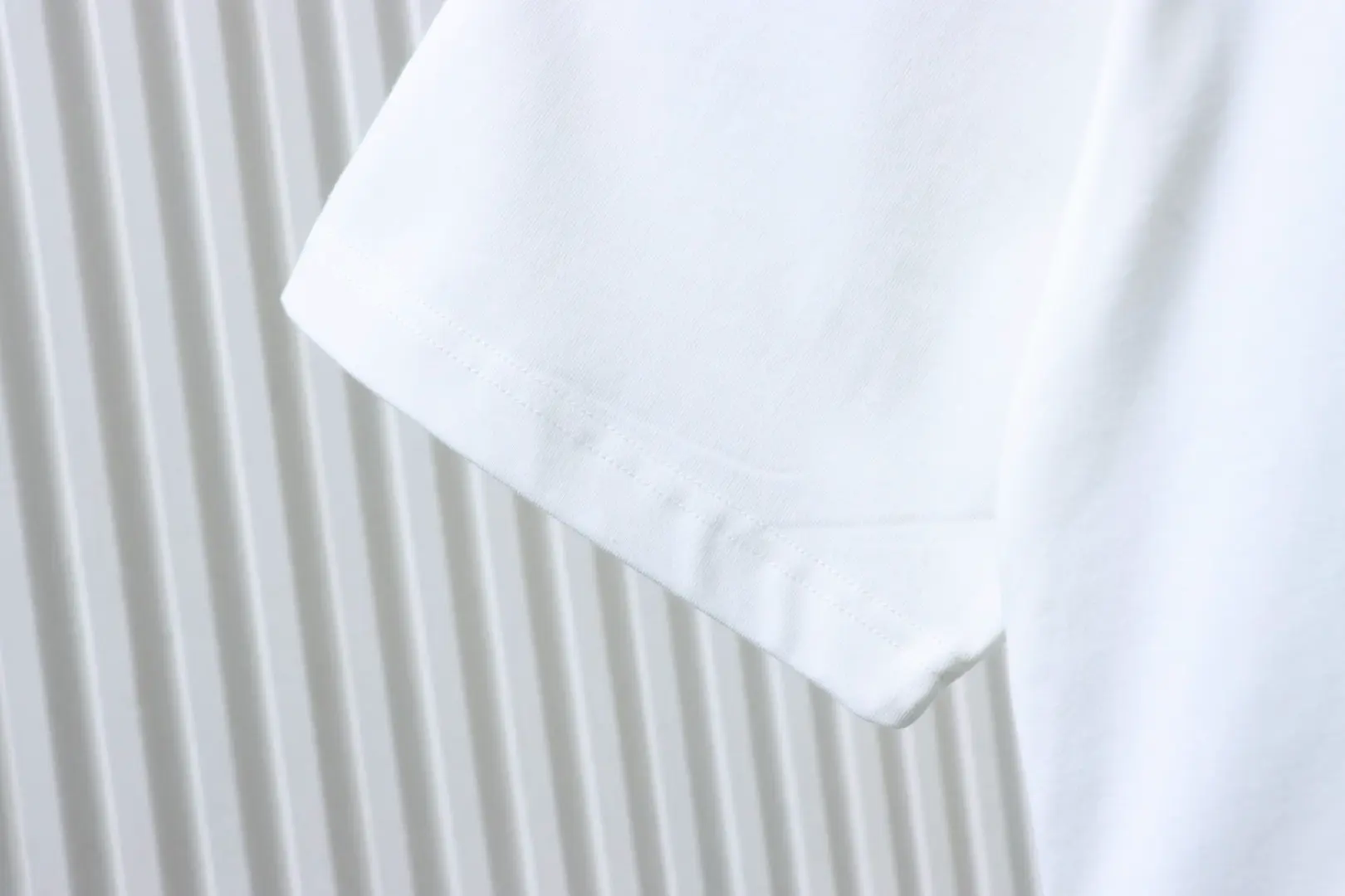 Kurzarm-T-Shirt mit Bärenstickerei im Patchwork-Stil – Bild 7