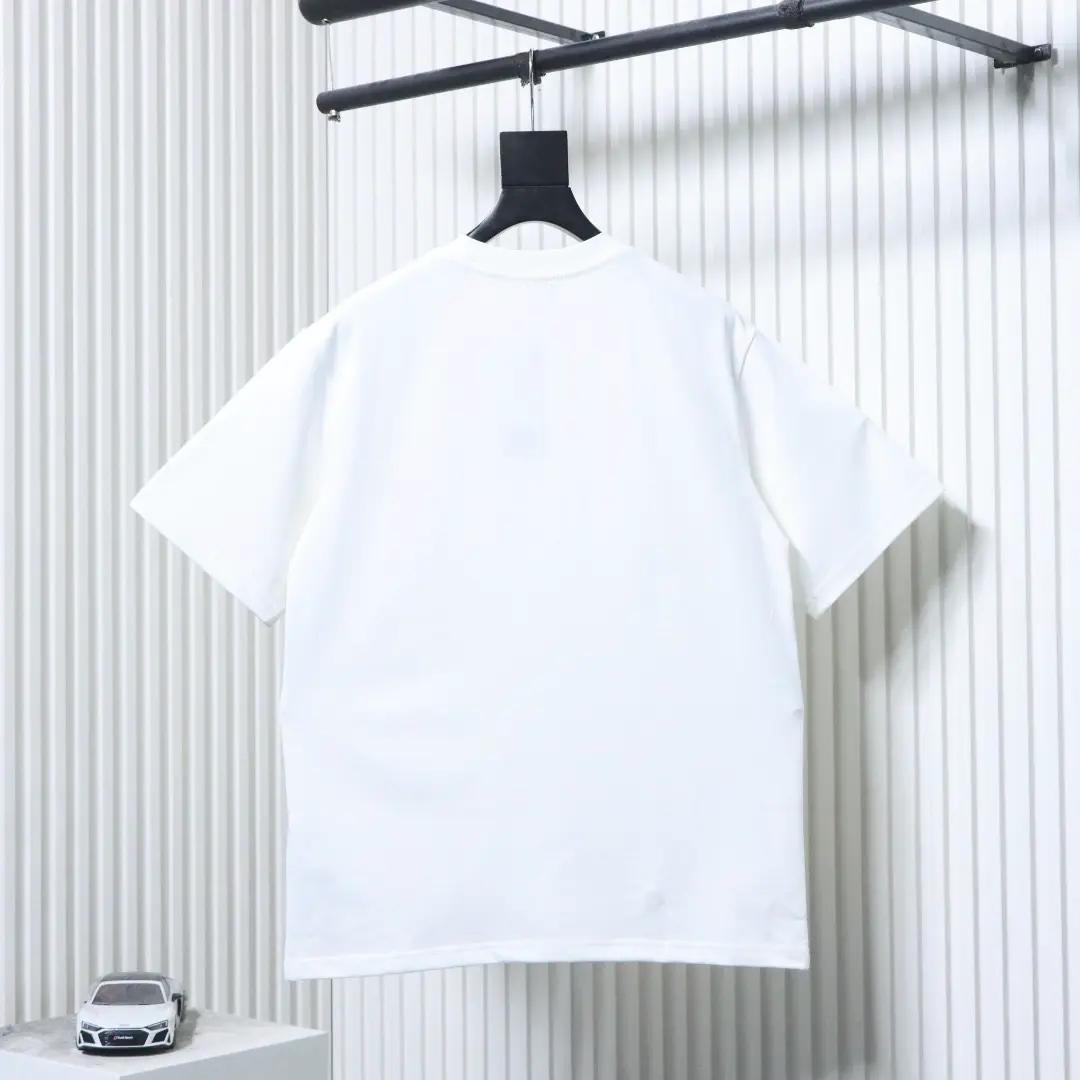 Kurzarm-T-Shirt mit Cannage-Stickerei und Brieftasche – Bild 2