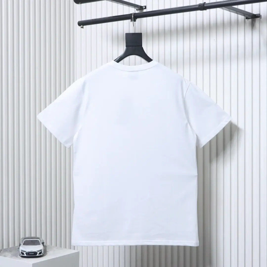 Kurzarm-T-Shirt mit Lederetikett in der Tasche – Bild 2