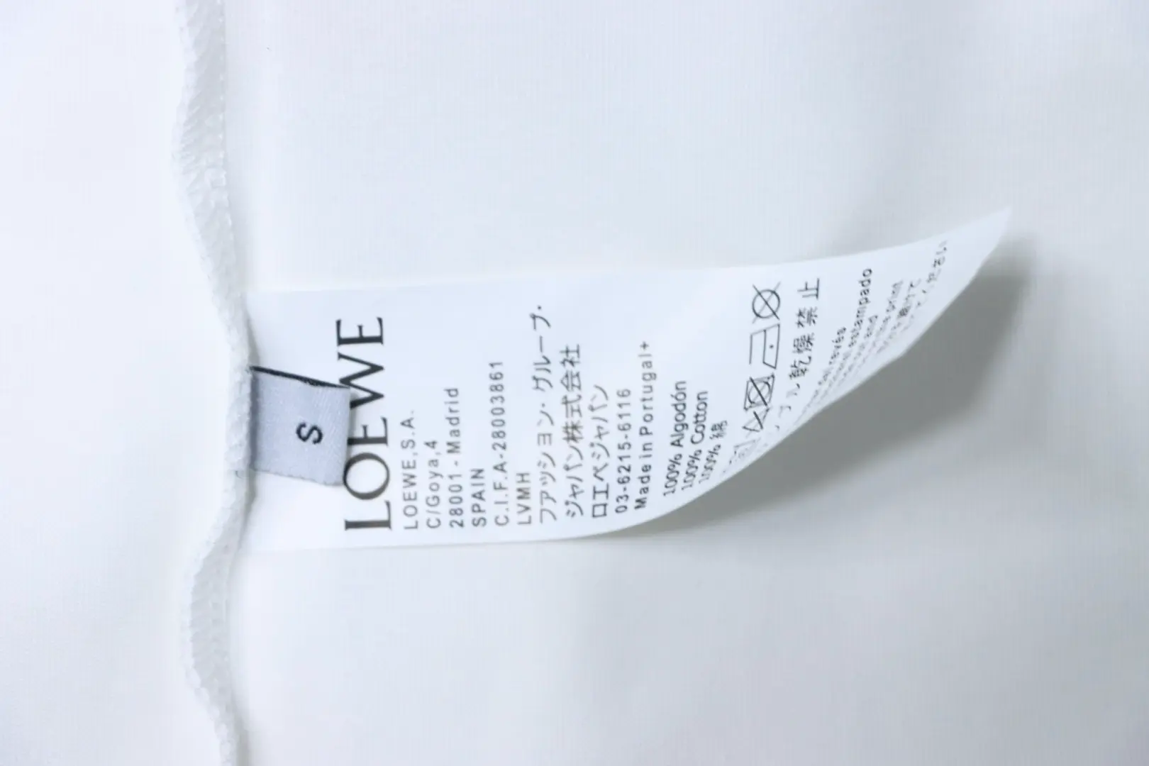 Kurzarm-T-Shirt mit Logo-Tasche und farblich abgesetzter Stickerei – Bild 9