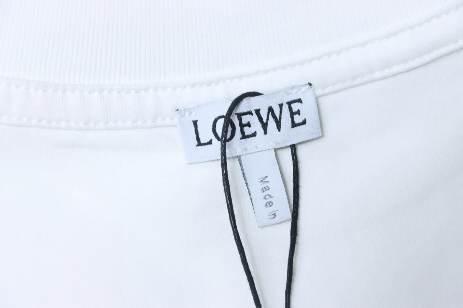 Kurzarm-T-Shirt mit Logo-Tasche und farblich abgesetzter Stickerei – Bild 8