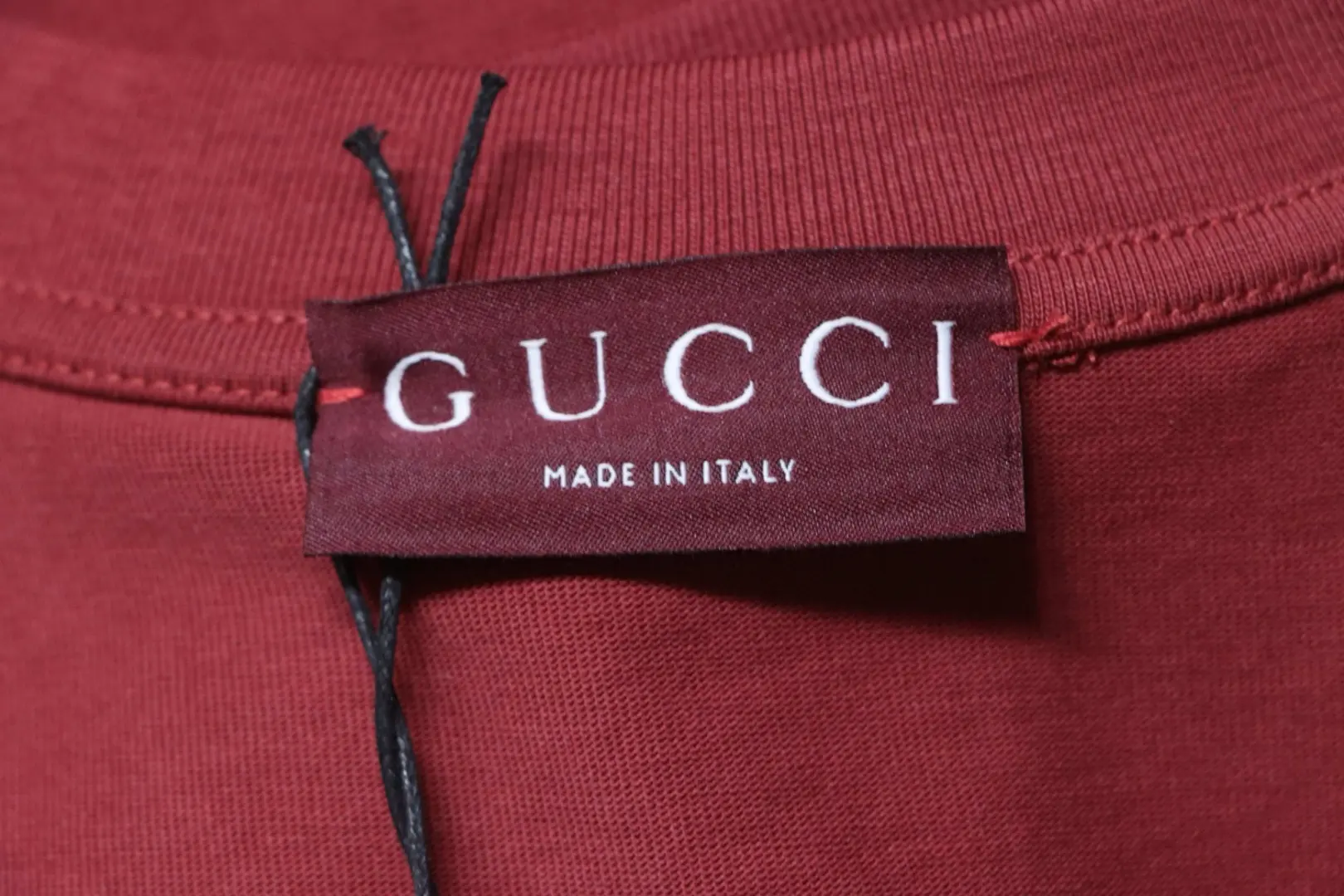 Kurzarm-T-Shirt mit Pferdegebiss-Schnalle – Bild 8