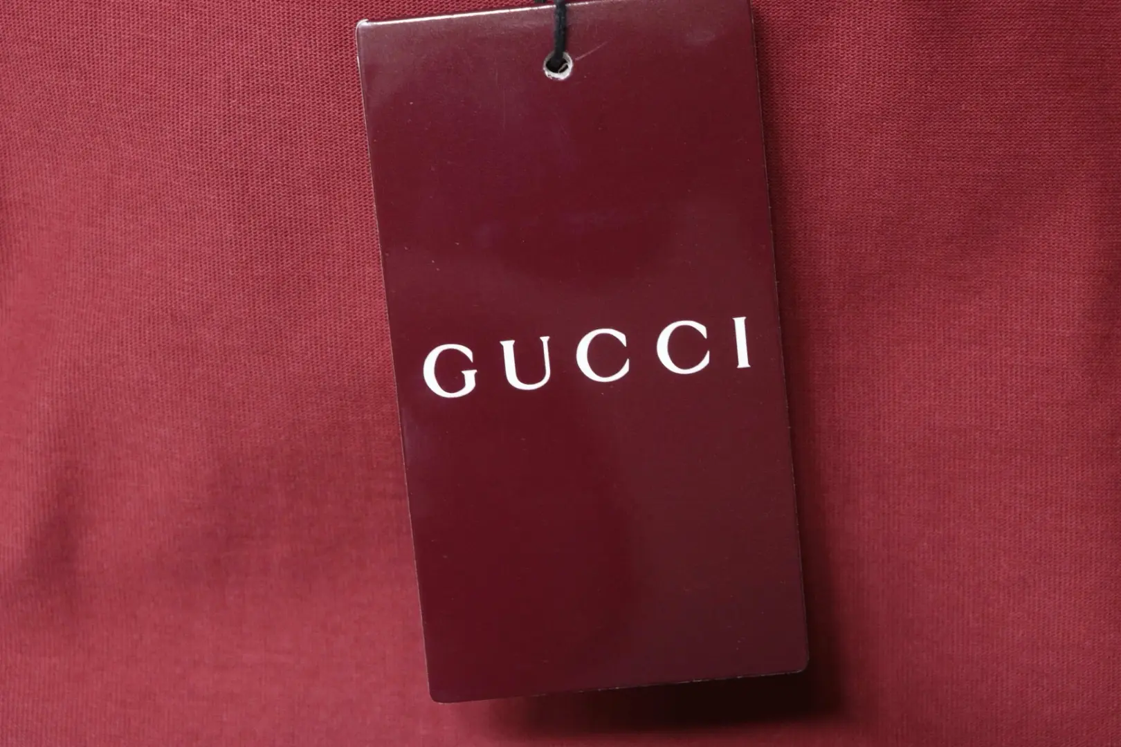 Kurzarm-T-Shirt mit Pferdegebiss-Schnalle – Bild 9