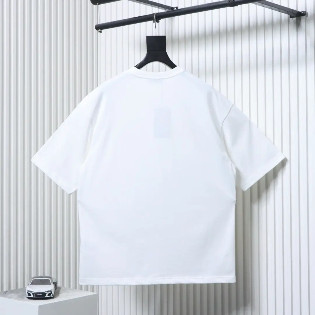 Kurzarm-T-Shirt mit Pferdegebiss-Schnalle – Bild 12