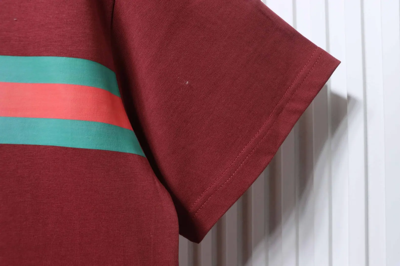 Kurzarm-T-Shirt mit Pferdegebiss-Schnalle – Bild 6