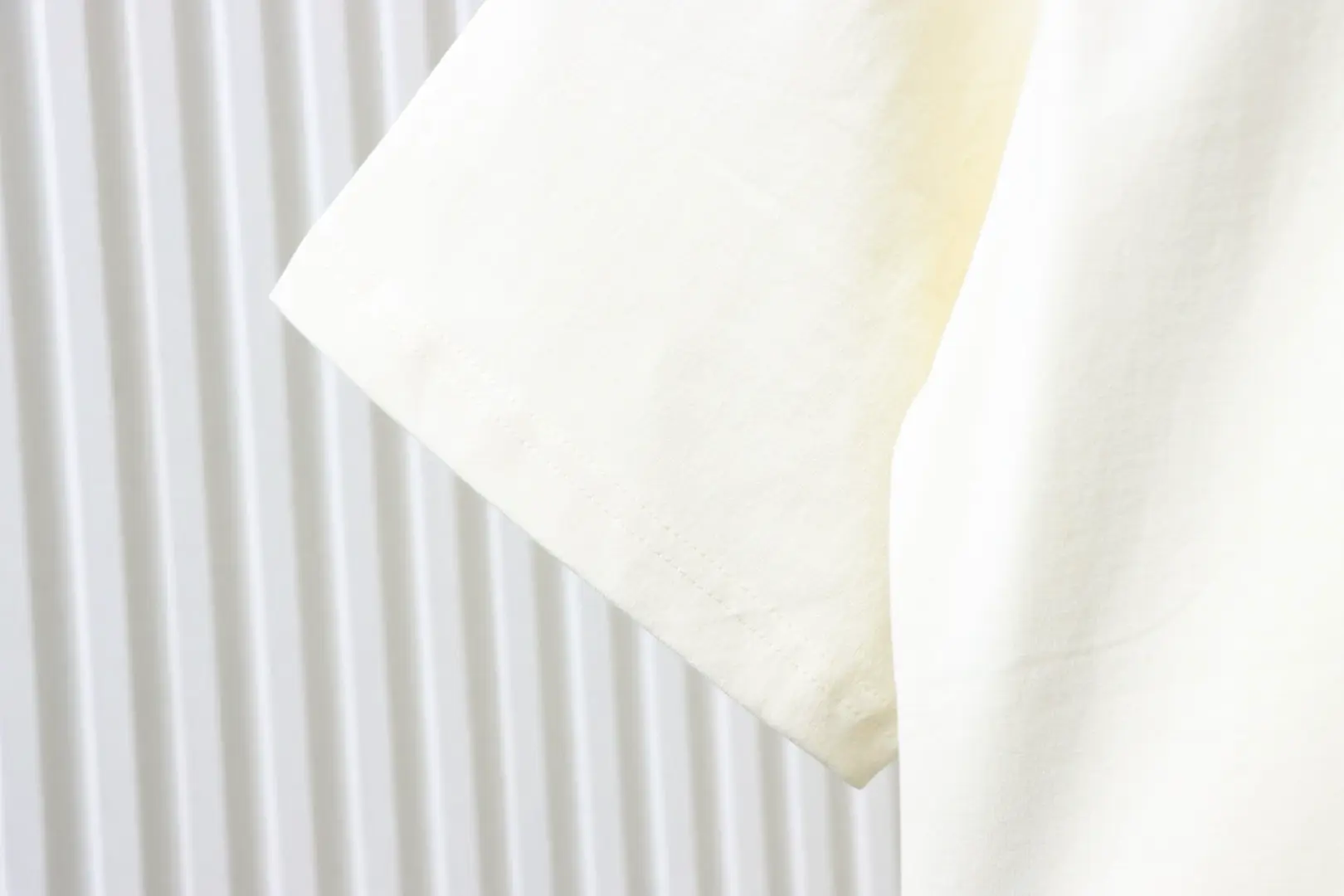 Kurzarm-T-Shirt mit Schaumstoffdruck und ineinandergreifendem Doppel-G-Logo – Bild 7