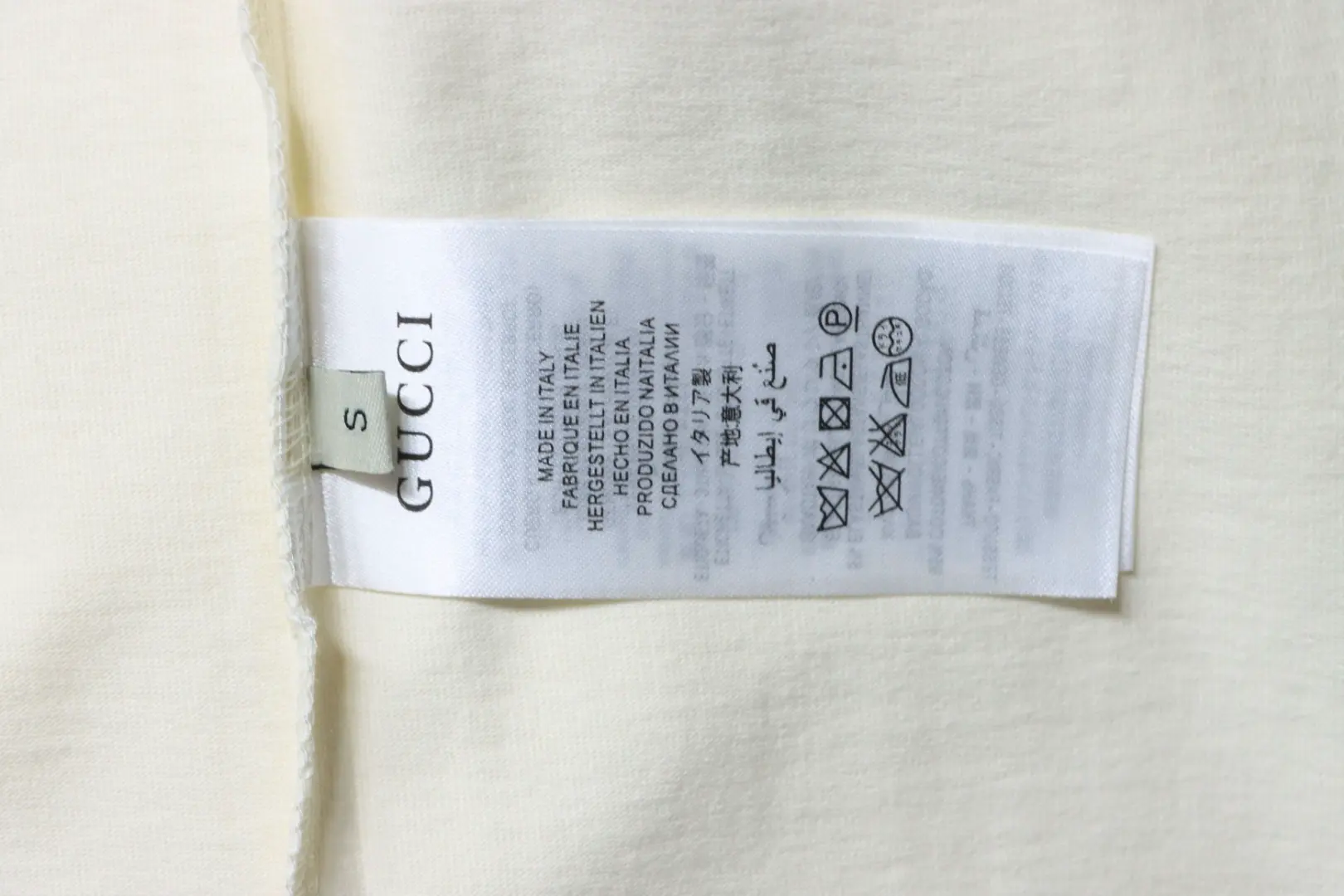 Kurzarm-T-Shirt mit Schaumstoffdruck und ineinandergreifendem Doppel-G-Logo – Bild 9