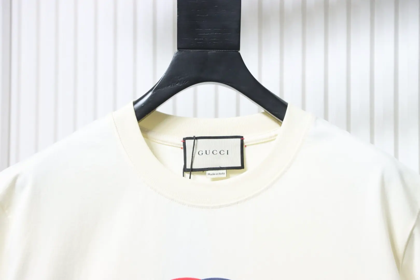 Kurzarm-T-Shirt mit Schaumstoffdruck und ineinandergreifendem Doppel-G-Logo – Bild 5