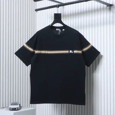 Kurzarm-T-Shirt mit Streifenmuster und klassischer, zentrierter Reitsport-Stickerei