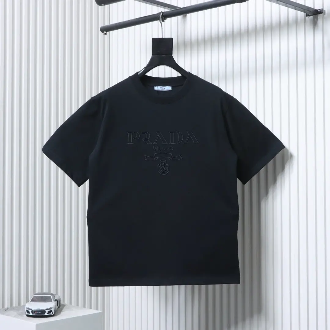 Kurzarm-T-Shirt mit dunklem Logo-Muster – Bild 3