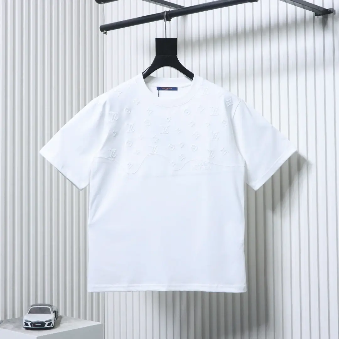 Kurzarm-T-Shirt mit dunklem Muster und gesticktem Monogramm-Logo