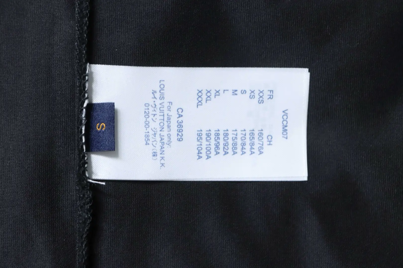 Kurzarm-T-Shirt mit durchgehendem Monogramm-Farbverlauf-Digitaldruck – Bild 8