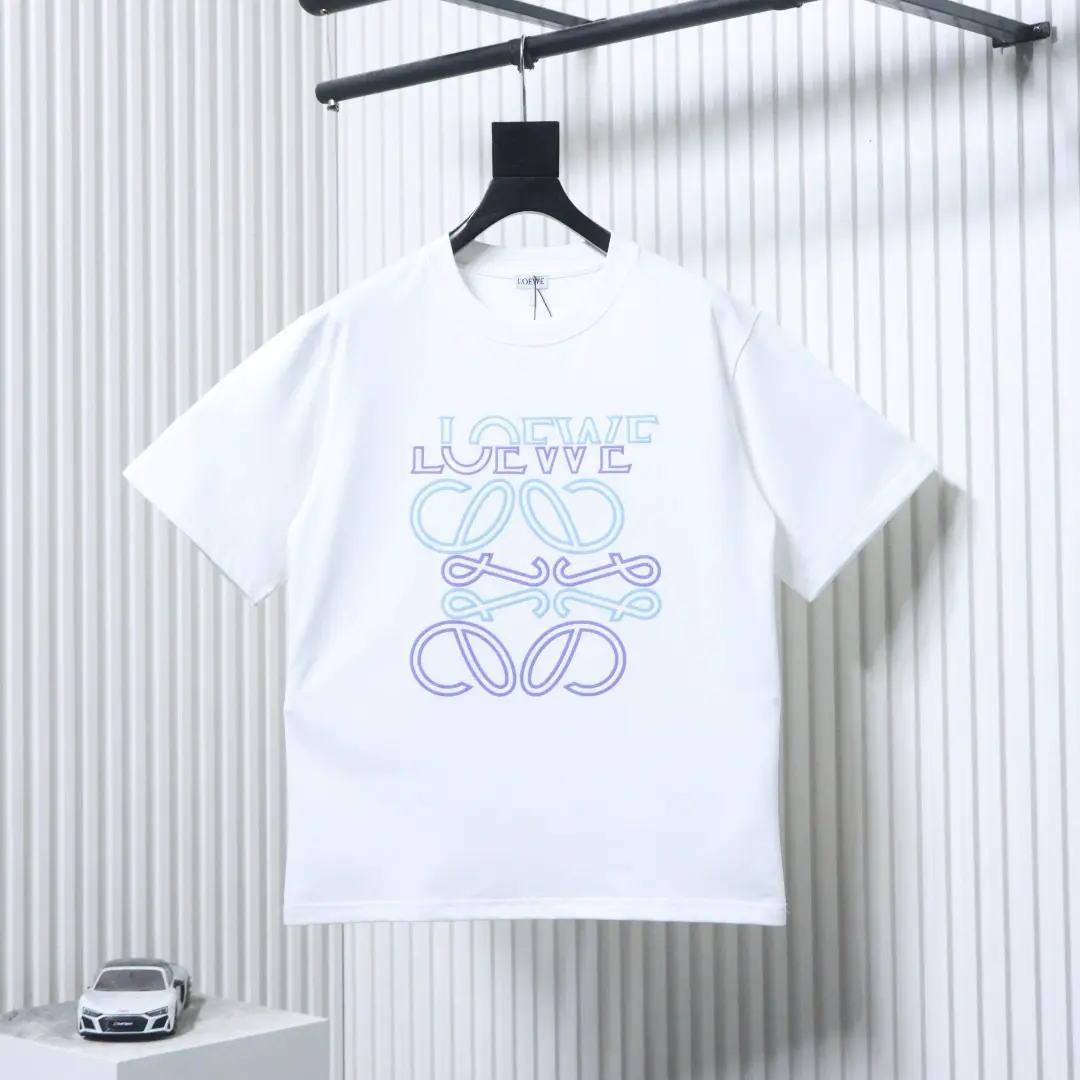 Kurzarm-T-Shirt mit unregelmäßigem, farblich abgesetztem Logo-Schaumdruck – Bild 3