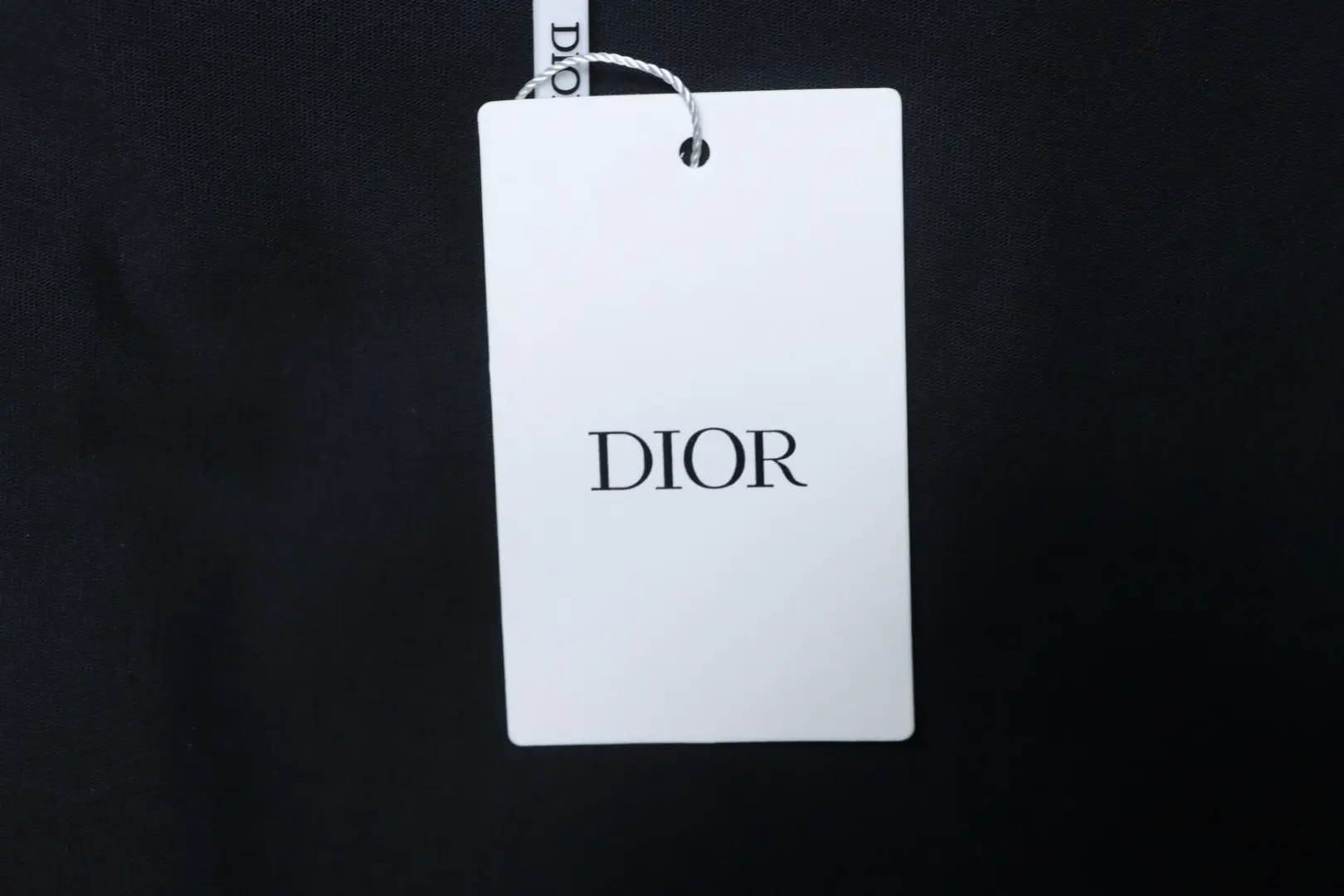 Kurzarm-T-Shirt mit vierblättrigem Kleeblatt-Stickerei – Bild 9