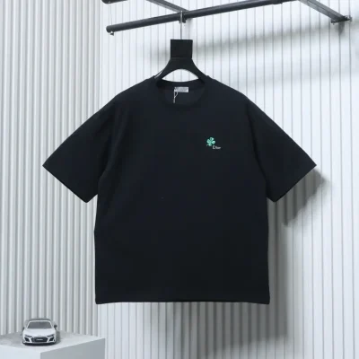 Kurzarm-T-Shirt mit vierblättrigem Kleeblatt-Stickerei