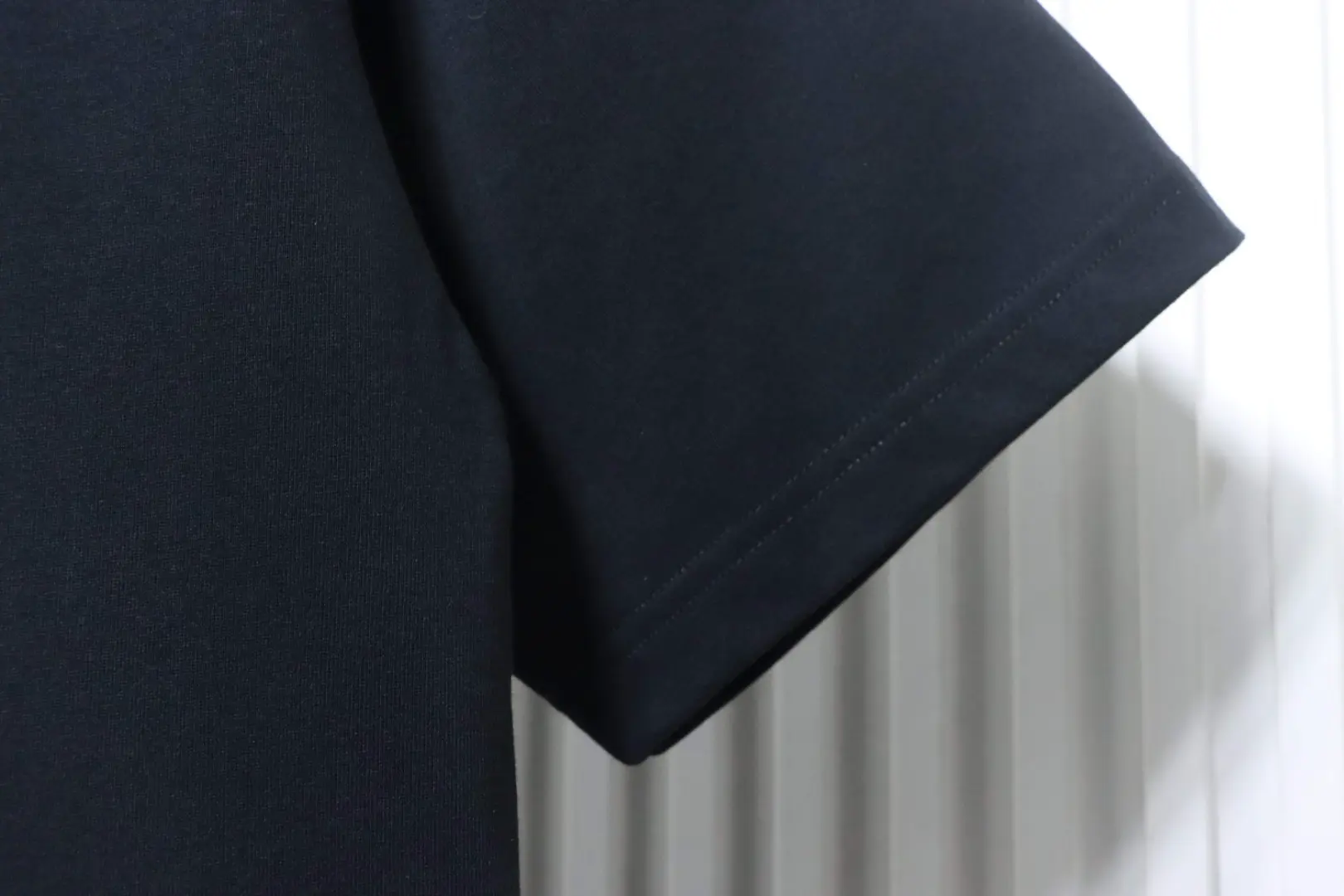 Kurzarm-T-Shirt mit vierblättrigem Kleeblatt-Stickerei – Bild 6