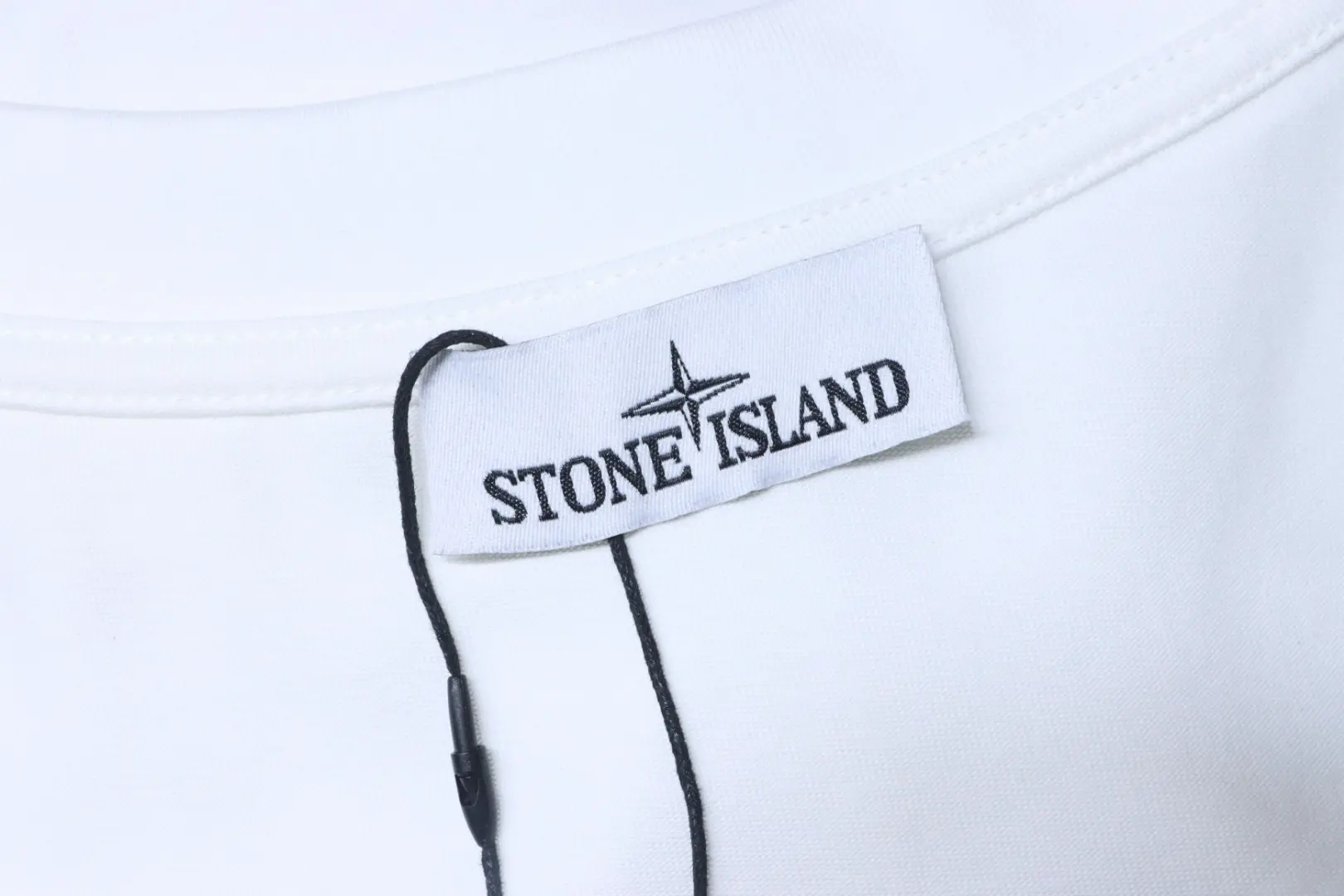 Kurzarm-Top mit Kartenprint auf dem Rücken – Bild 11