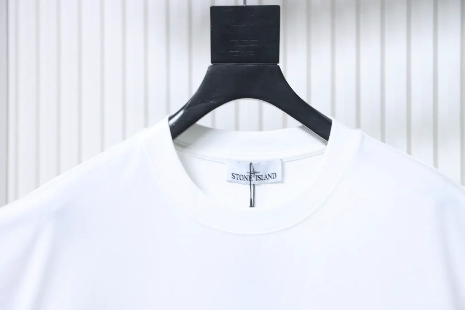 Kurzarm-Top mit Kartenprint auf dem Rücken – Bild 5