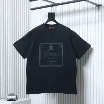 Kurzarm-Top mit großem Logo-Print
