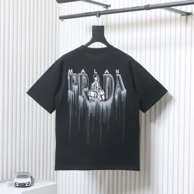 Kurzarmhemd mit gestickter kleiner Figur und Buchstaben