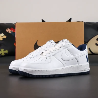 Air Force 1'07 Low Low-Top-Sneaker, Weiß und Blau