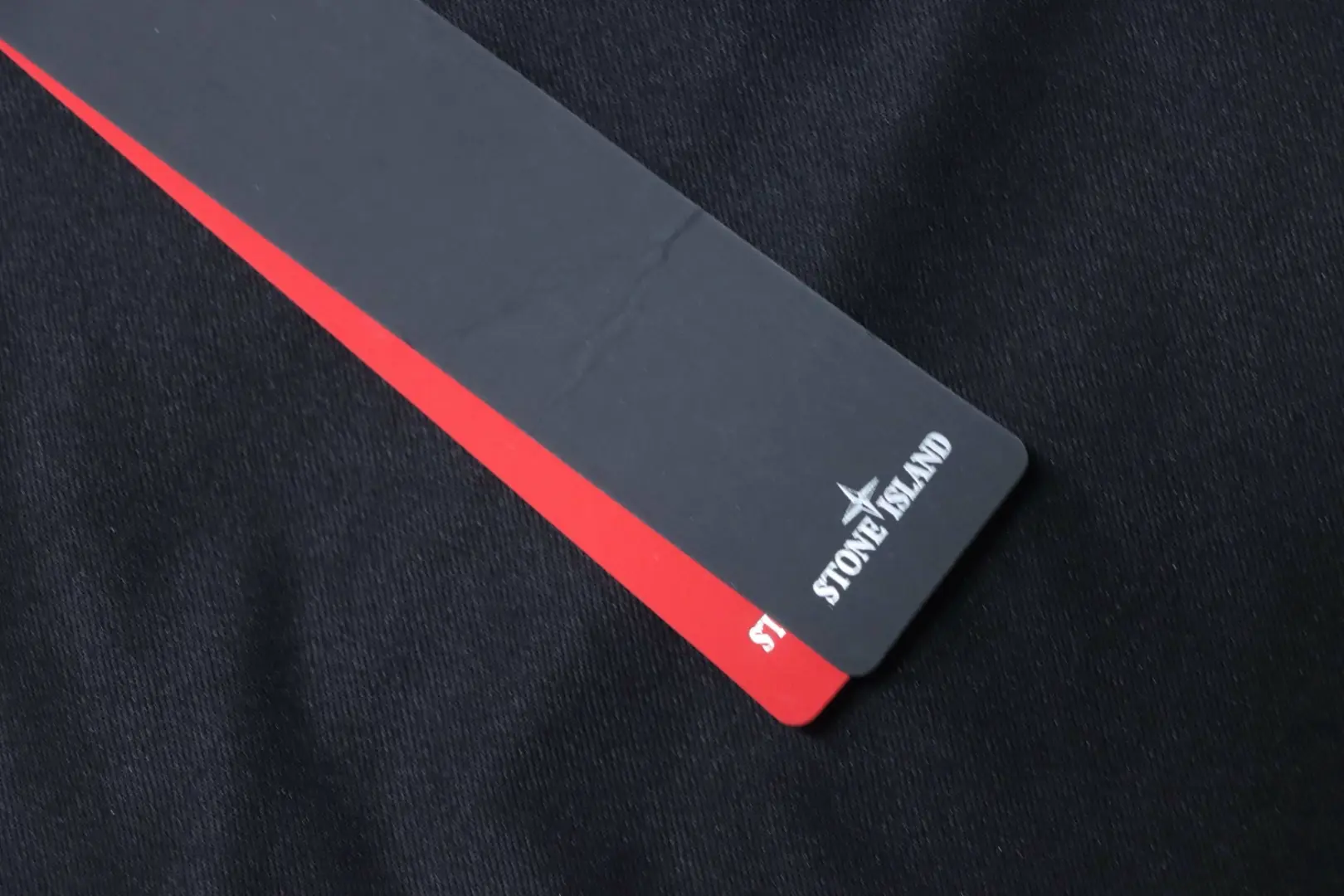 Limited Edition Kurzarm-T-Shirt zum Jahr der Schlange mit gesticktem Logo auf der Brust – Bild 9