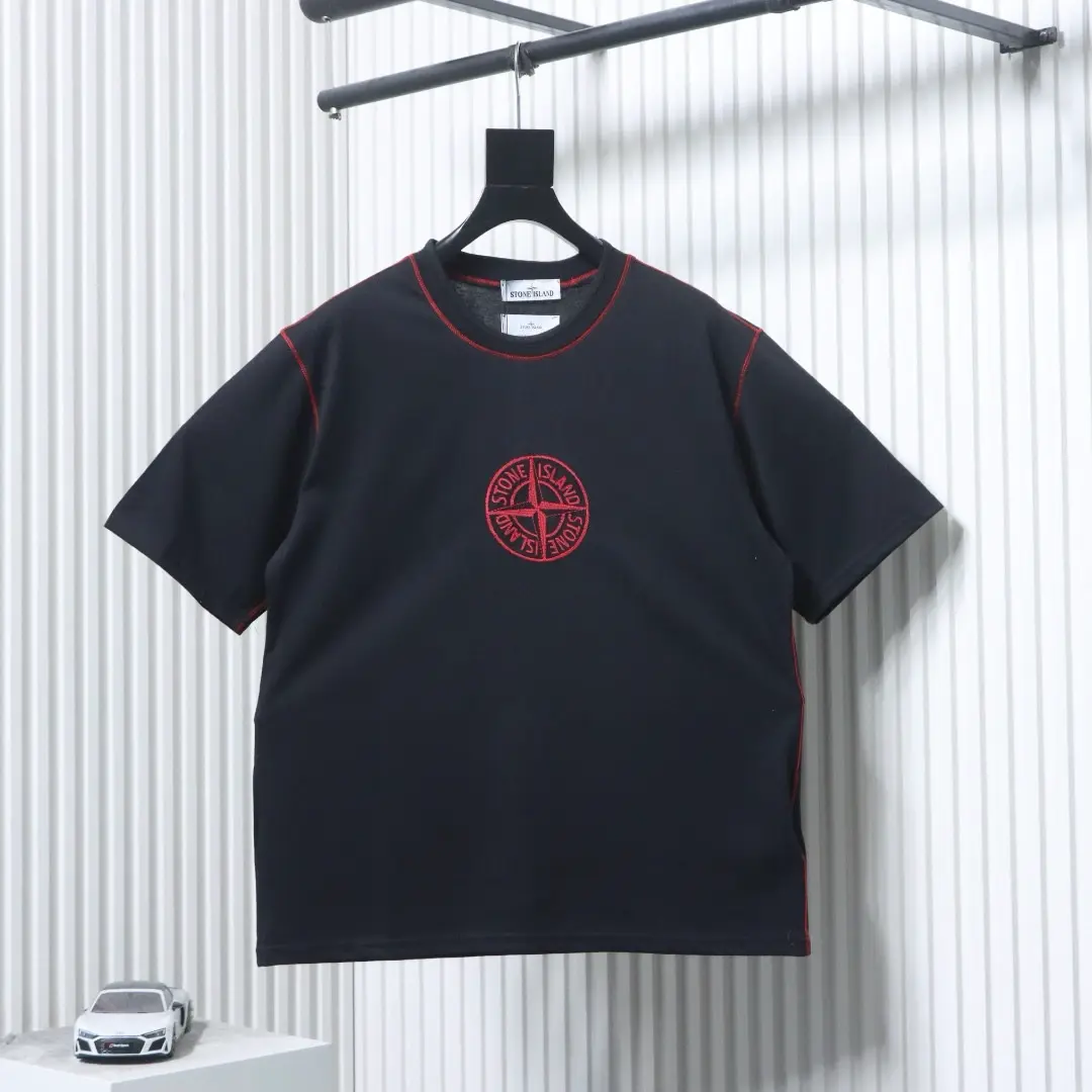 Limited Edition Kurzarm-T-Shirt zum Jahr der Schlange mit gesticktem Logo auf der Brust