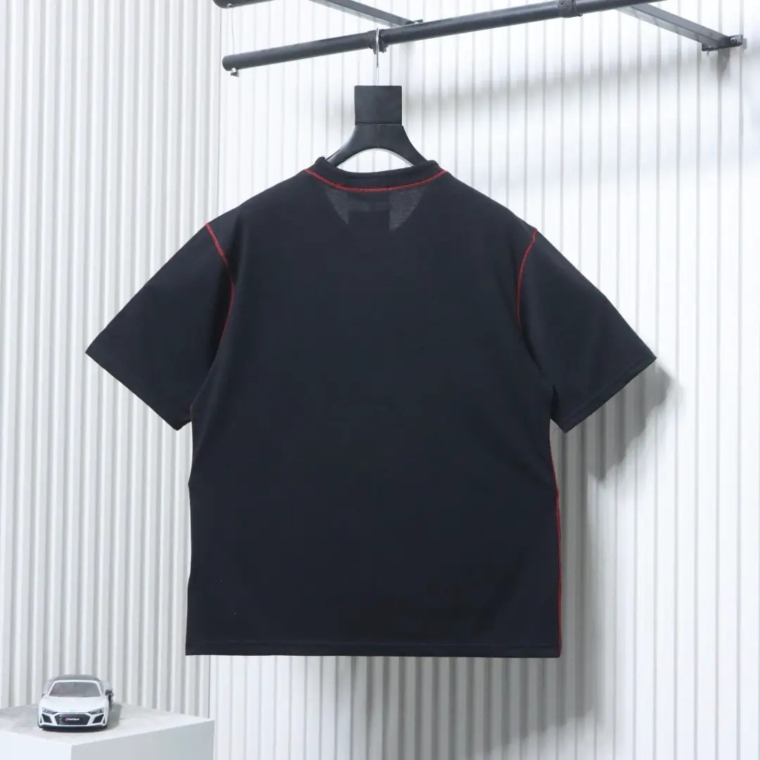 Limited Edition Kurzarm-T-Shirt zum Jahr der Schlange mit gesticktem Logo auf der Brust – Bild 2