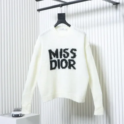 Locker sitzender, langärmeliger Strickpullover