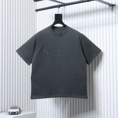 Maison Margiela 25SS Kurzarm-T-Shirt mit gesticktem Schriftzug