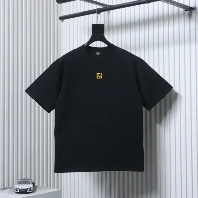 Minimalistisches T-Shirt mit 3D-FF-Stickerei und kurzen Ärmeln