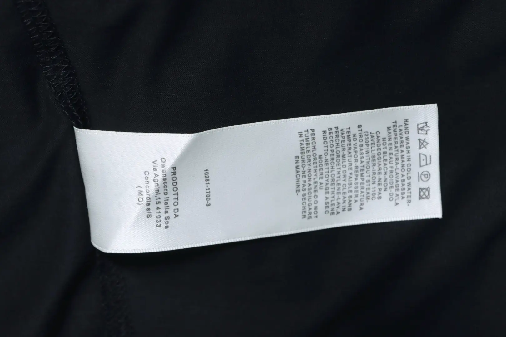 Minimalistisches, einfarbiges Kurzarm-T-Shirt im RO-Stil mit Metallschnalle – Bild 7