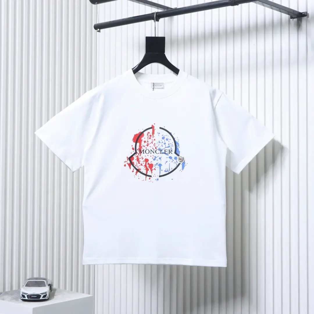 Moncler Kurzarm-T-Shirt mit buntem Splatter-Logo – Bild 3