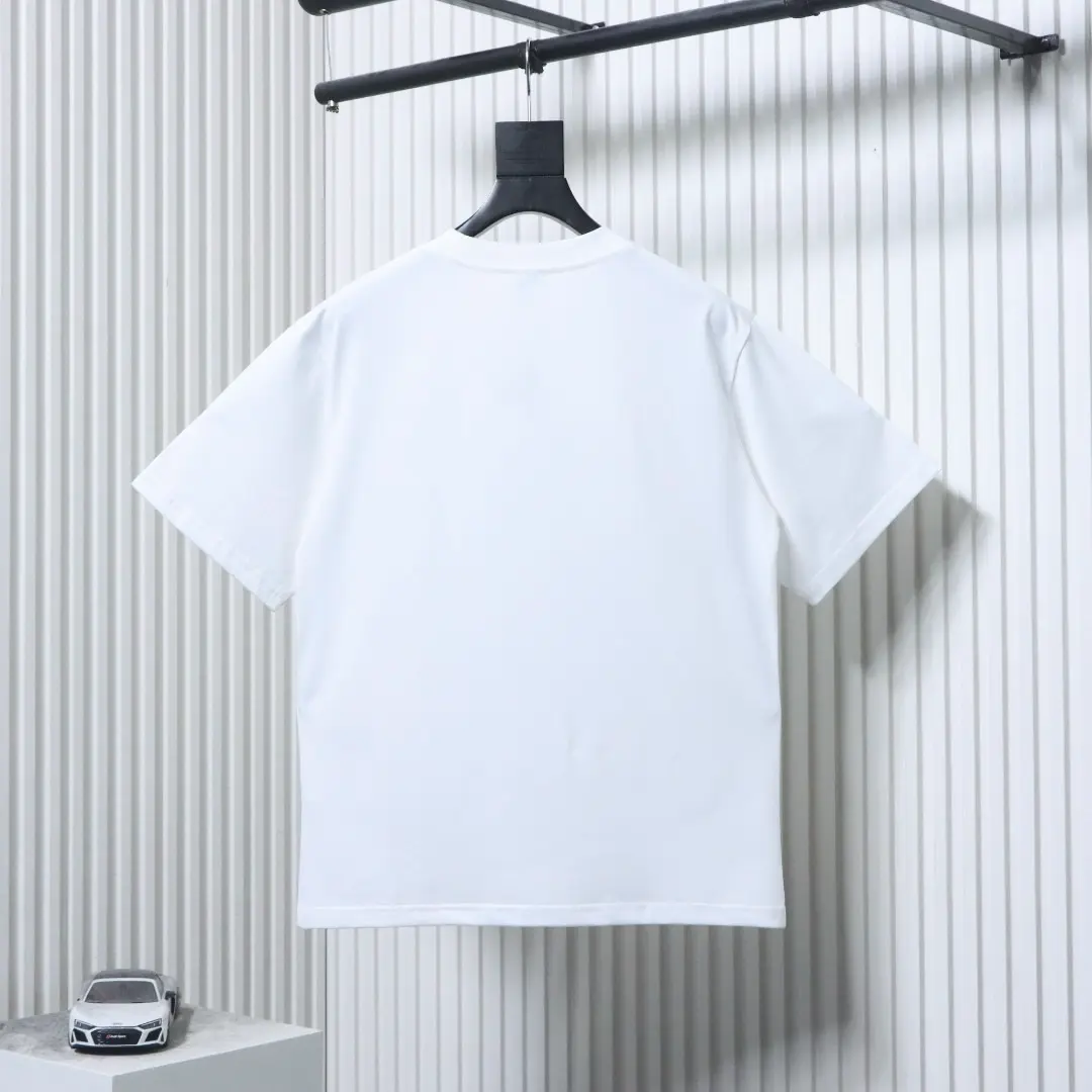 Moncler Kurzarm-T-Shirt mit buntem Splatter-Logo – Bild 4