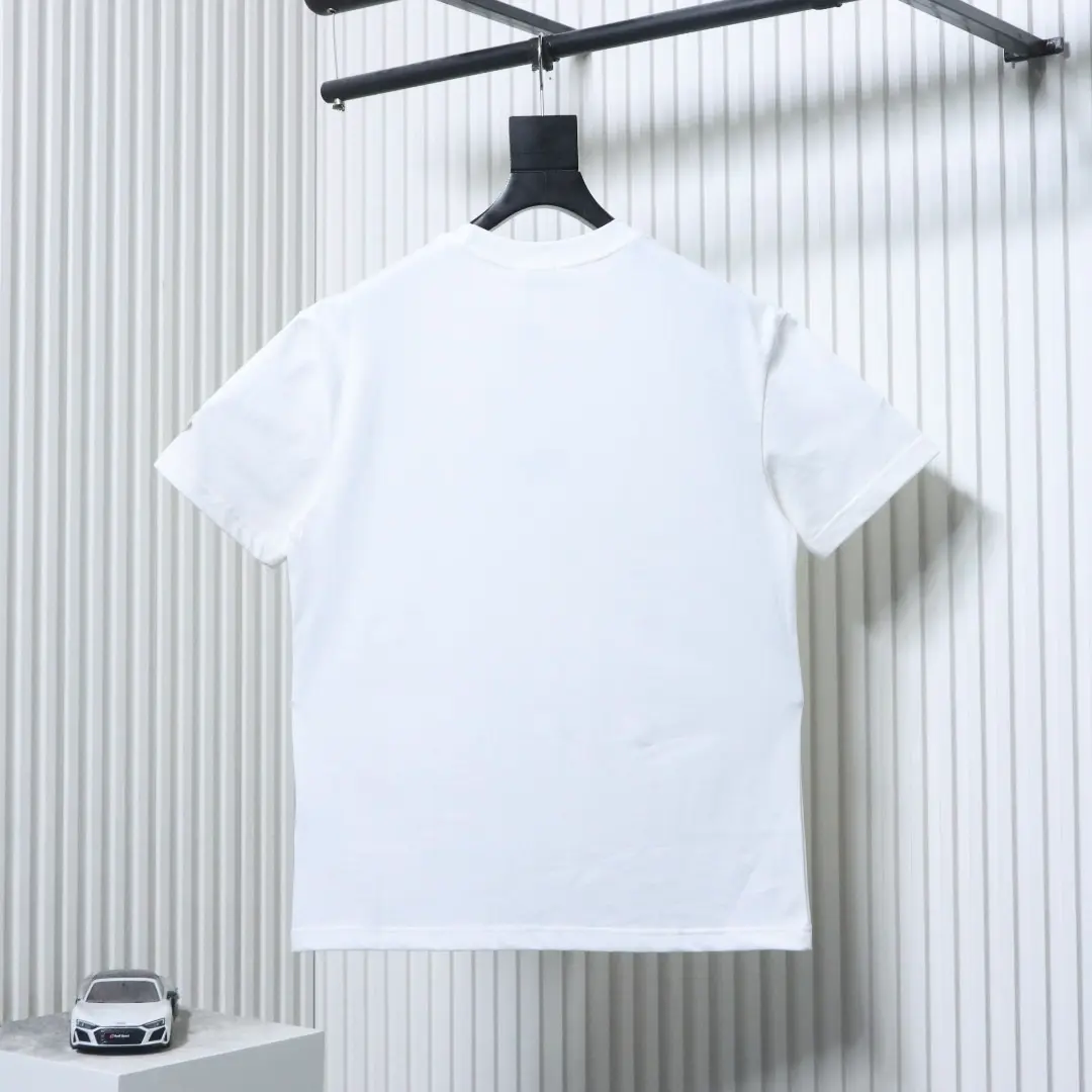 Moncler Kurzarm-T-Shirt mit gesticktem Brustlogo – Bild 2