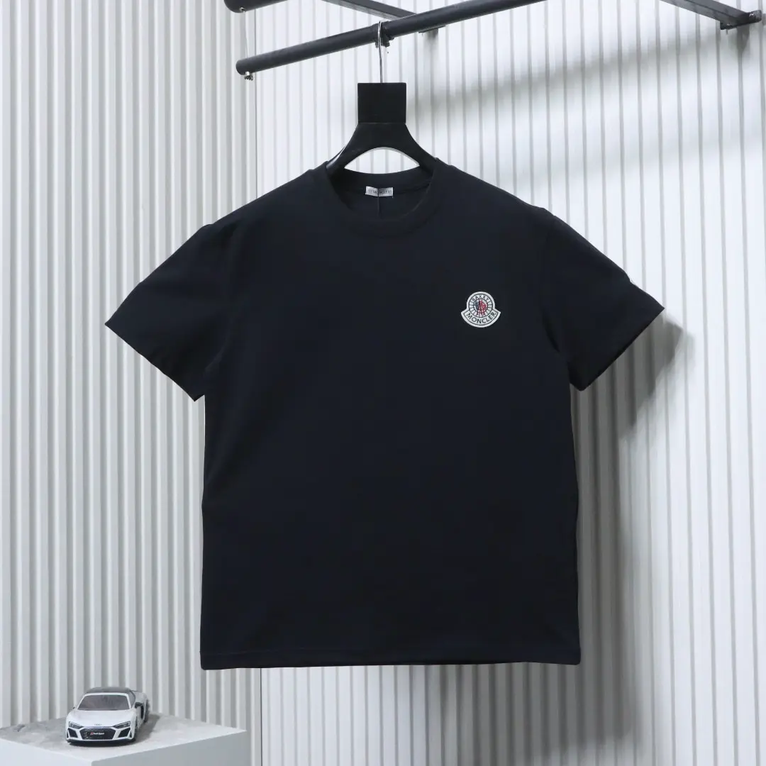 Moncler Kurzarm-T-Shirt mit gesticktem Brustlogo – Bild 3