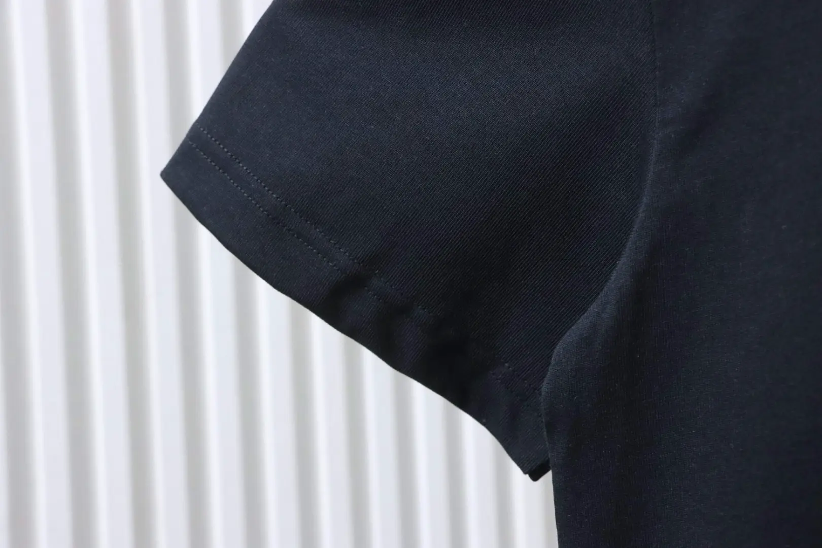 Moncler Kurzarm-T-Shirt mit gesticktem Brustlogo – Bild 9