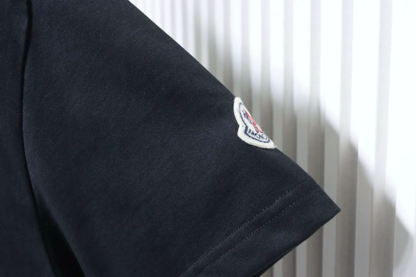 Moncler Kurzarm-T-Shirt mit gesticktem Brustlogo – Bild 10