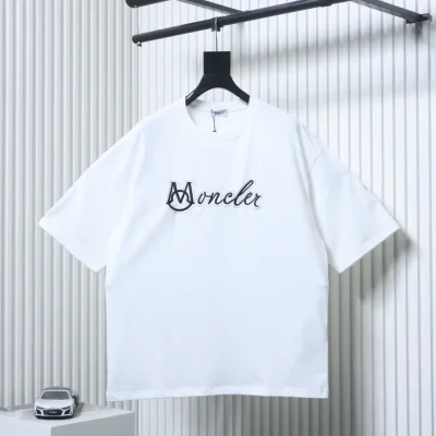 Moncler Kurzarmhemd mit großem, gesticktem Logo auf der Brust